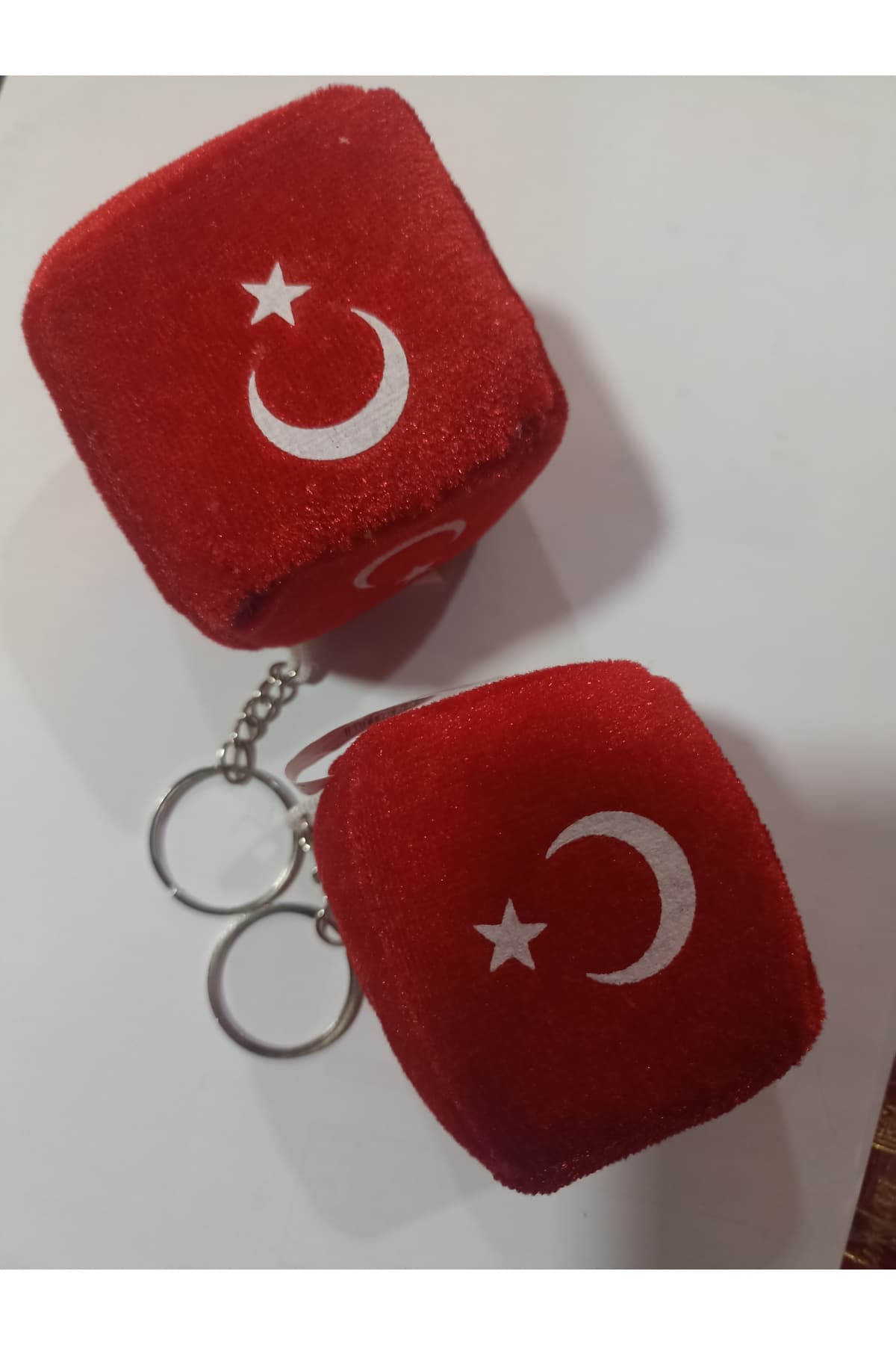 Türk Bayraklı Peluş Küp Zar Anahtarlık 2 Adet (6x6 cm)